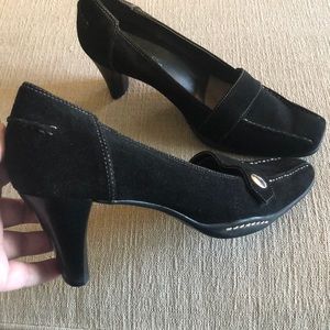 Ladies Aerosoles slip on black heels